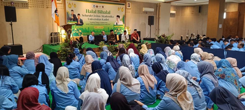 Universitas Kadiri Selenggarakan Halal Bihalal Civitas Akademika: “Satukan Tangan, Satukan Hati, untuk Saling Memaafkan di Hari yang Fitri”
