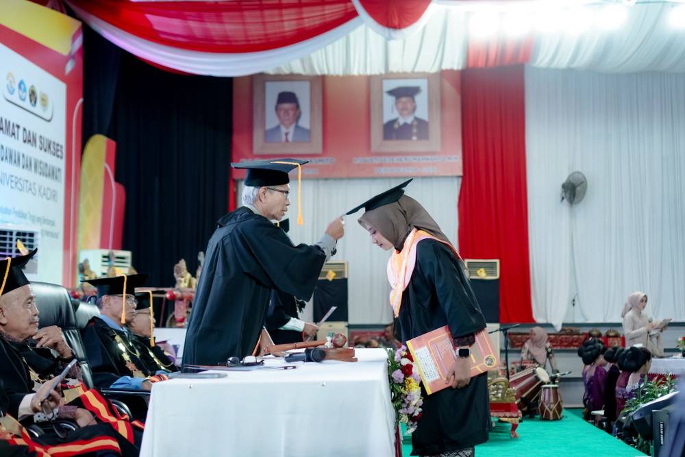 Wisuda Ke-60 Universitas Kadiri Tegaskan Arah Internasional Kampus Usai Raih Akreditasi Unggul