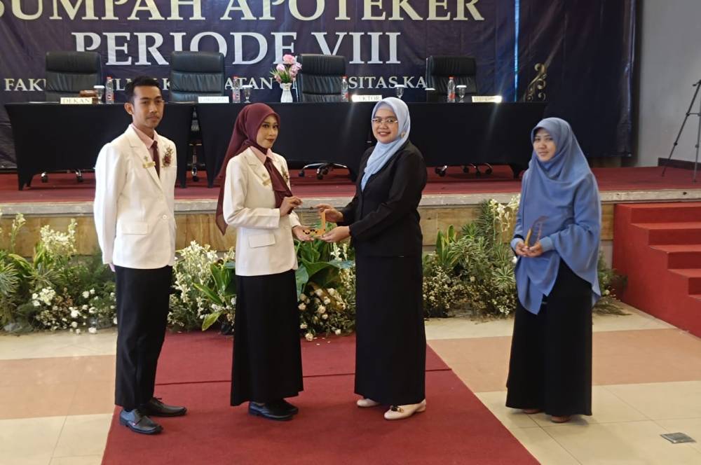 Sidang Terbuka Pengucapan Lafal Sumpah Apoteker Periode VIII FIK Universitas Kadiri