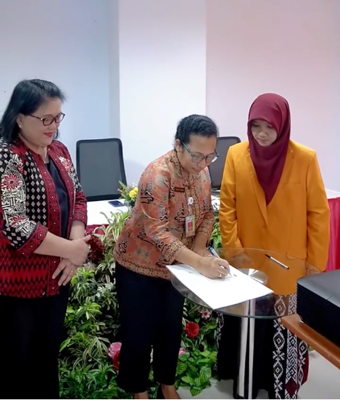 Universitas Kadiri dan RSUD Mimika Jalin Kerja Sama Praktik Klinik Pendidikan Profesi Bidan dan Profesi Ners